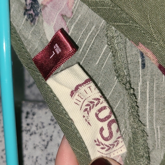 Green V-neck Top - Size L - Picture 2 of 2